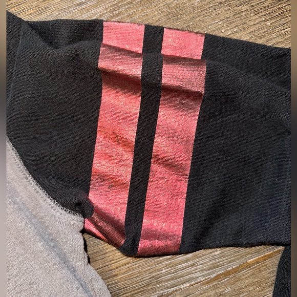 Wisconsin Badgers Women’s Crewneck -Victoria’s Secret PINK Collegiate Collection - Picture 4 of 6